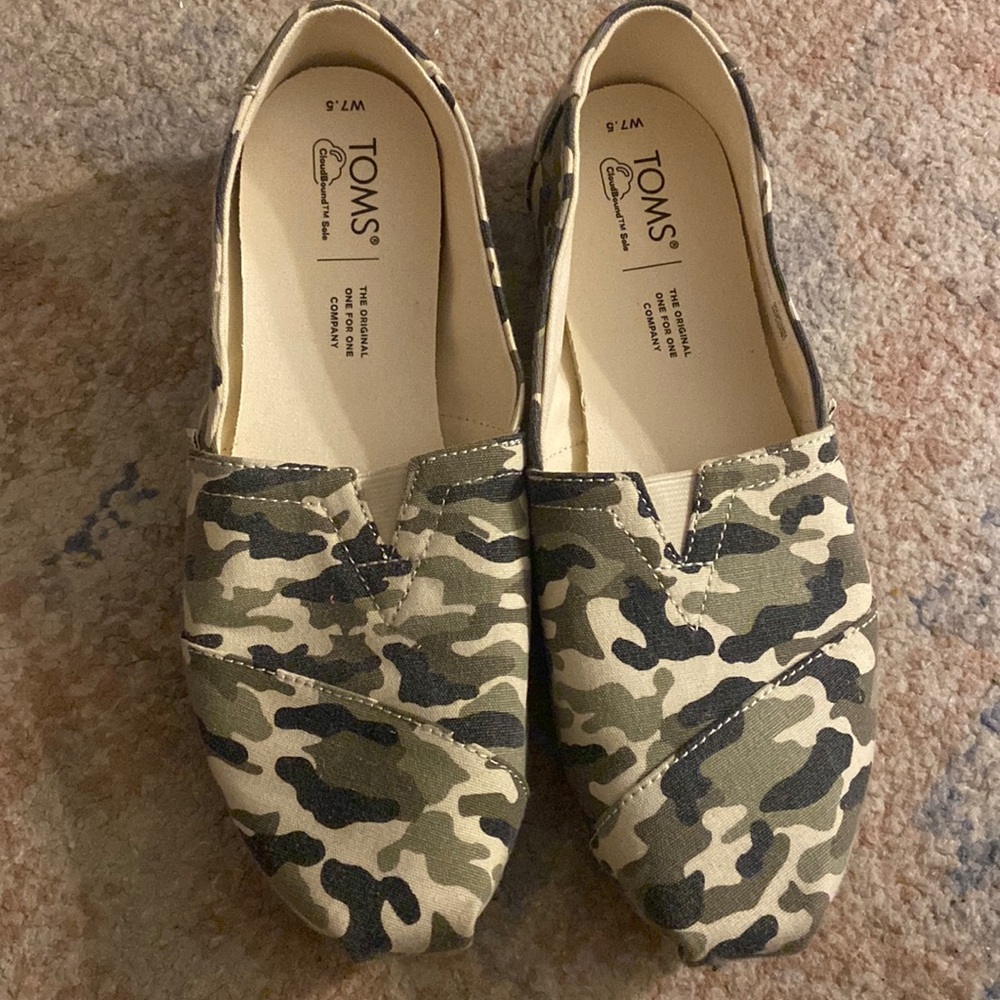 Toms canvas shoes